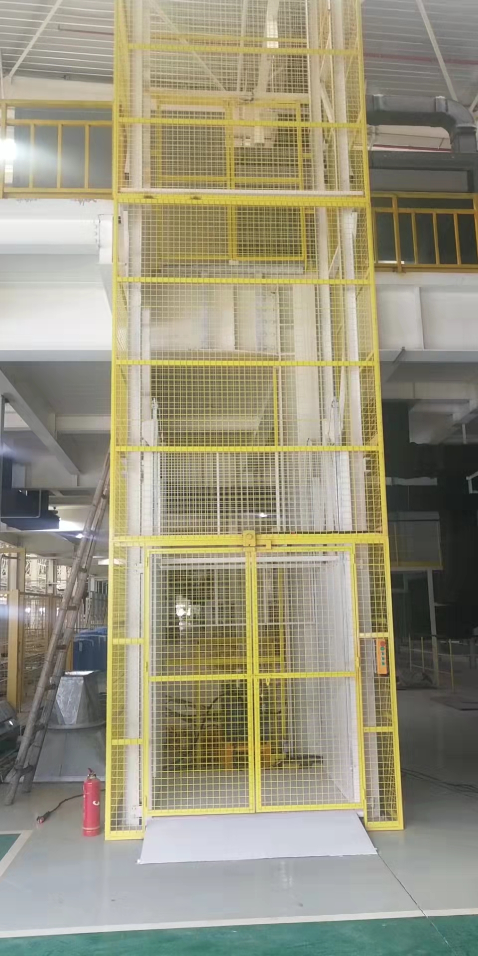 直顶式升降平台(图1)